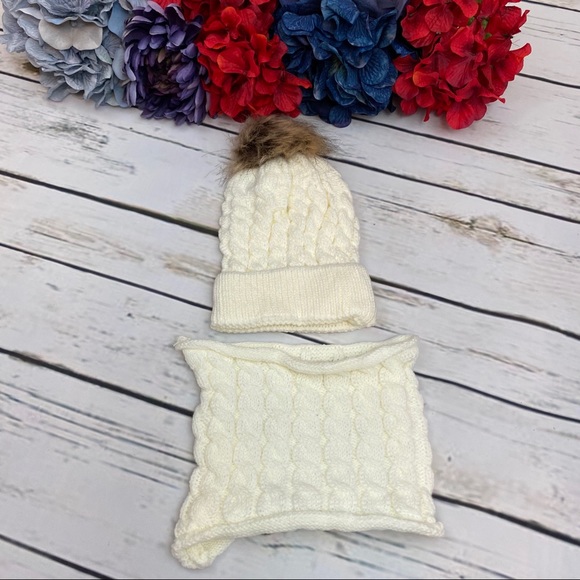 Infant/Baby White Hat with Pom Pom & Ring Scarf - Picture 6 of 12